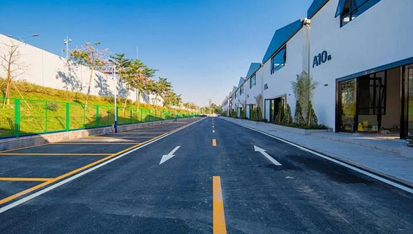 小型工業(yè)掃地機園區應用