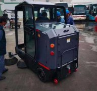 人工清掃效率低？用電動(dòng)掃地車(chē)