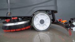 洗地機吸水扒無(wú)法下降？怎么調整
